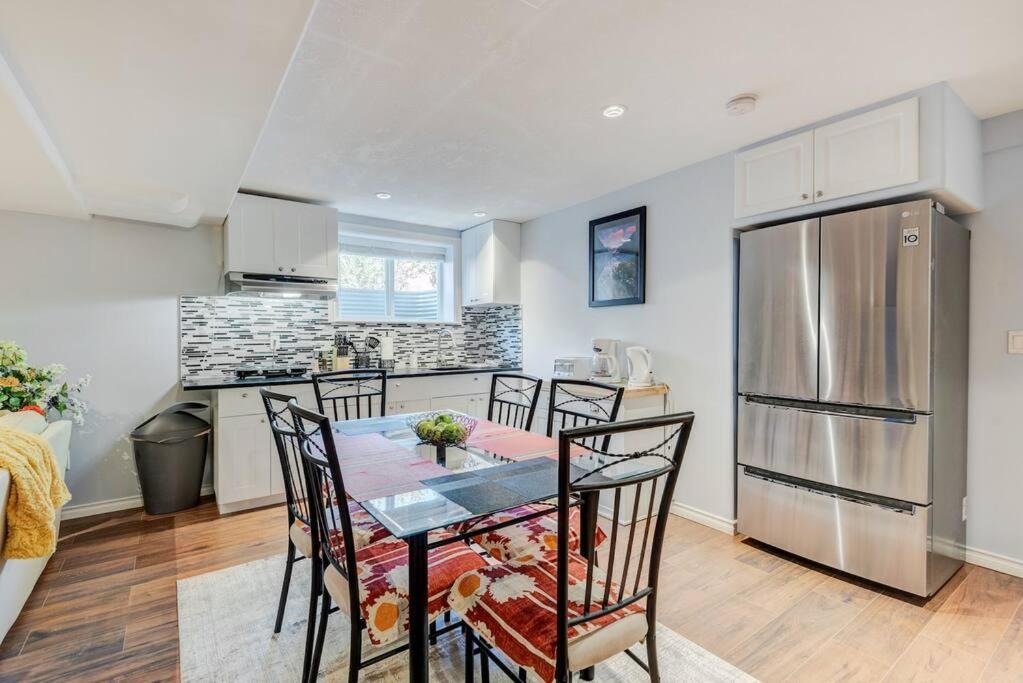 Holiday home Prestigious Stay,2br3bed Suites,near Uofc,hospitals Calgary