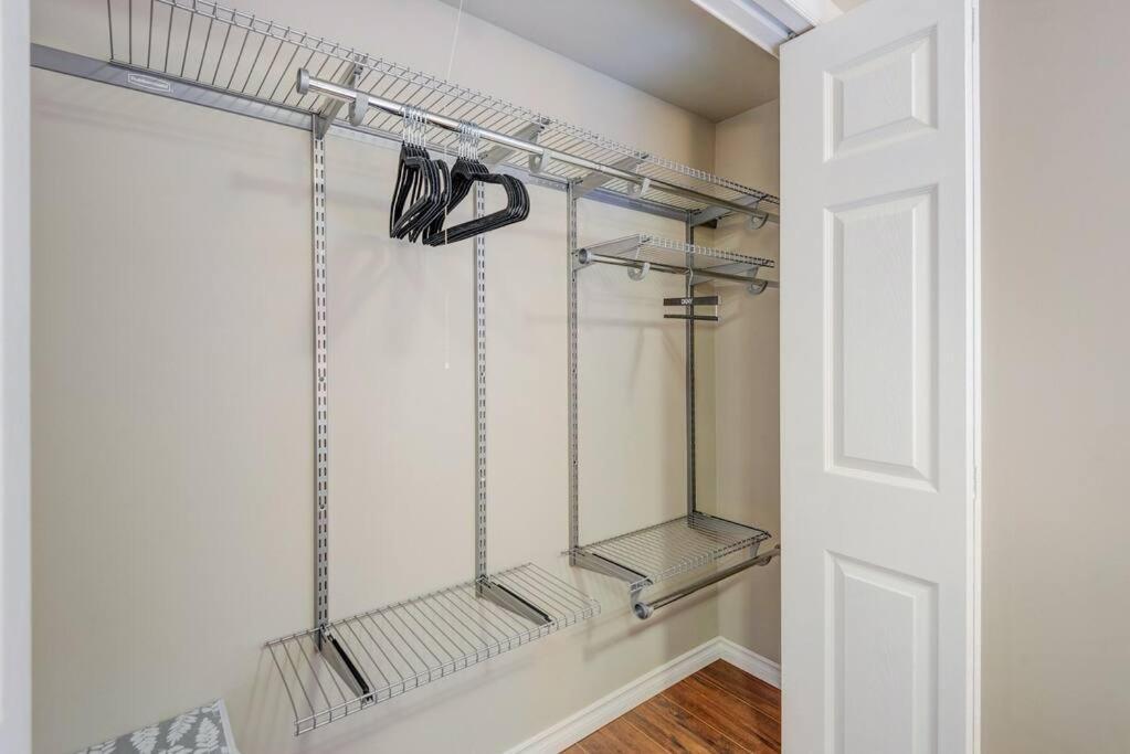 Holiday home Prestigious Stay,2br3bed Suites,near Uofc,hospitals