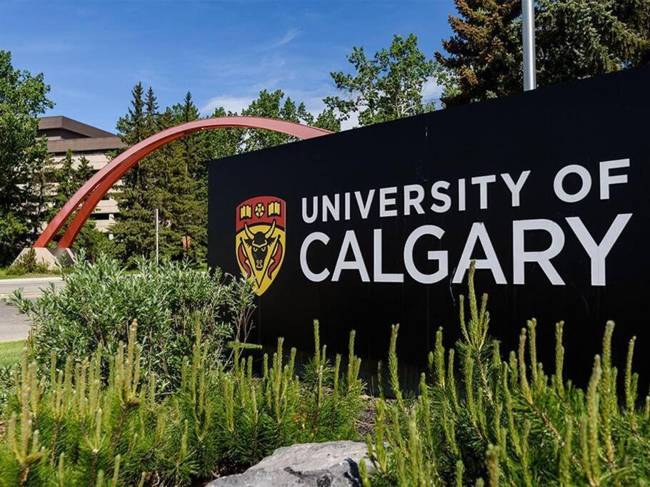 Prestigious Stay,2br3bed Suites,near Uofc,hospitals Holiday home Calgary