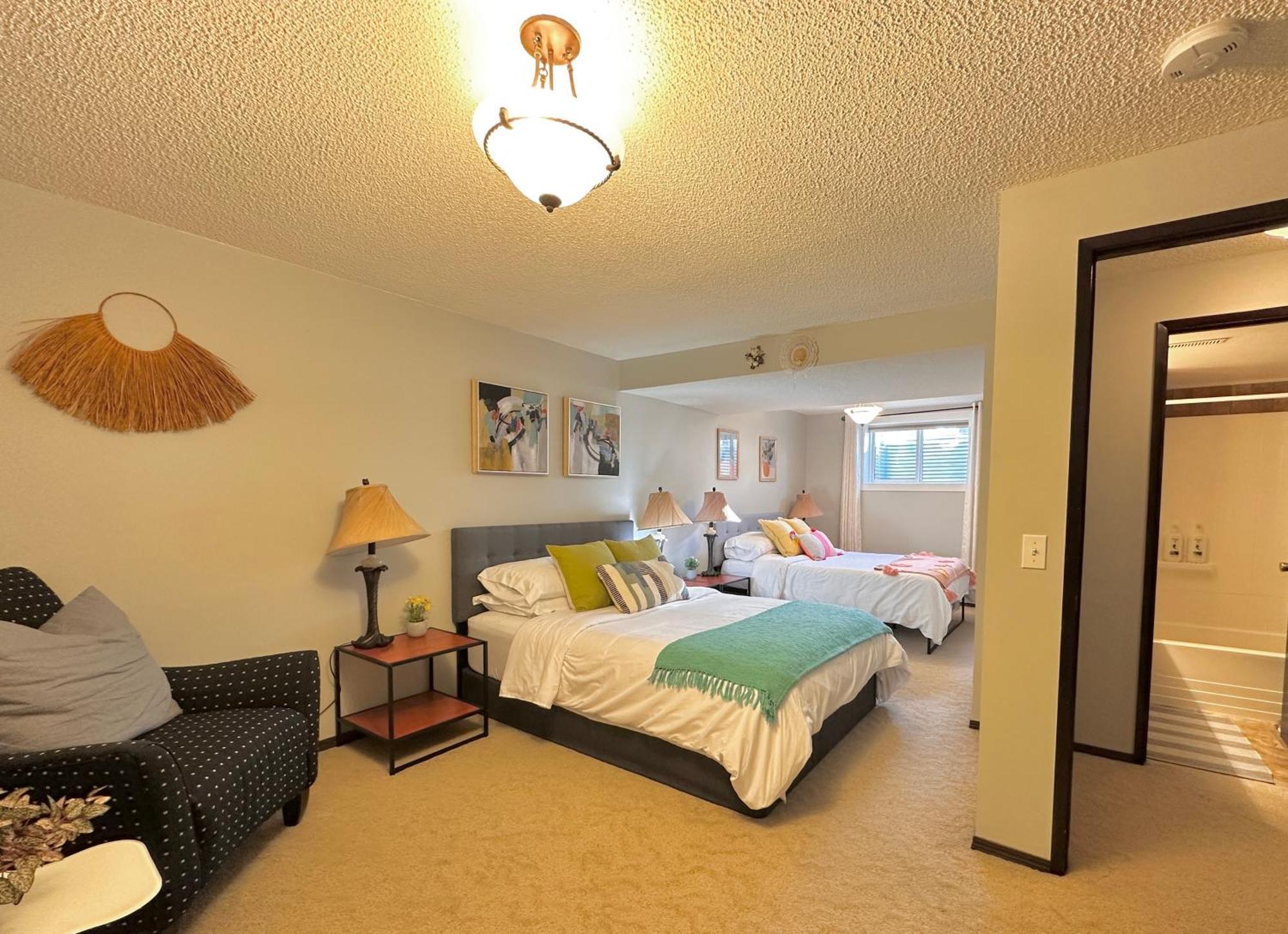 Prestigious Stay,2br3bed Suites,near Uofc,hospitals Holiday home