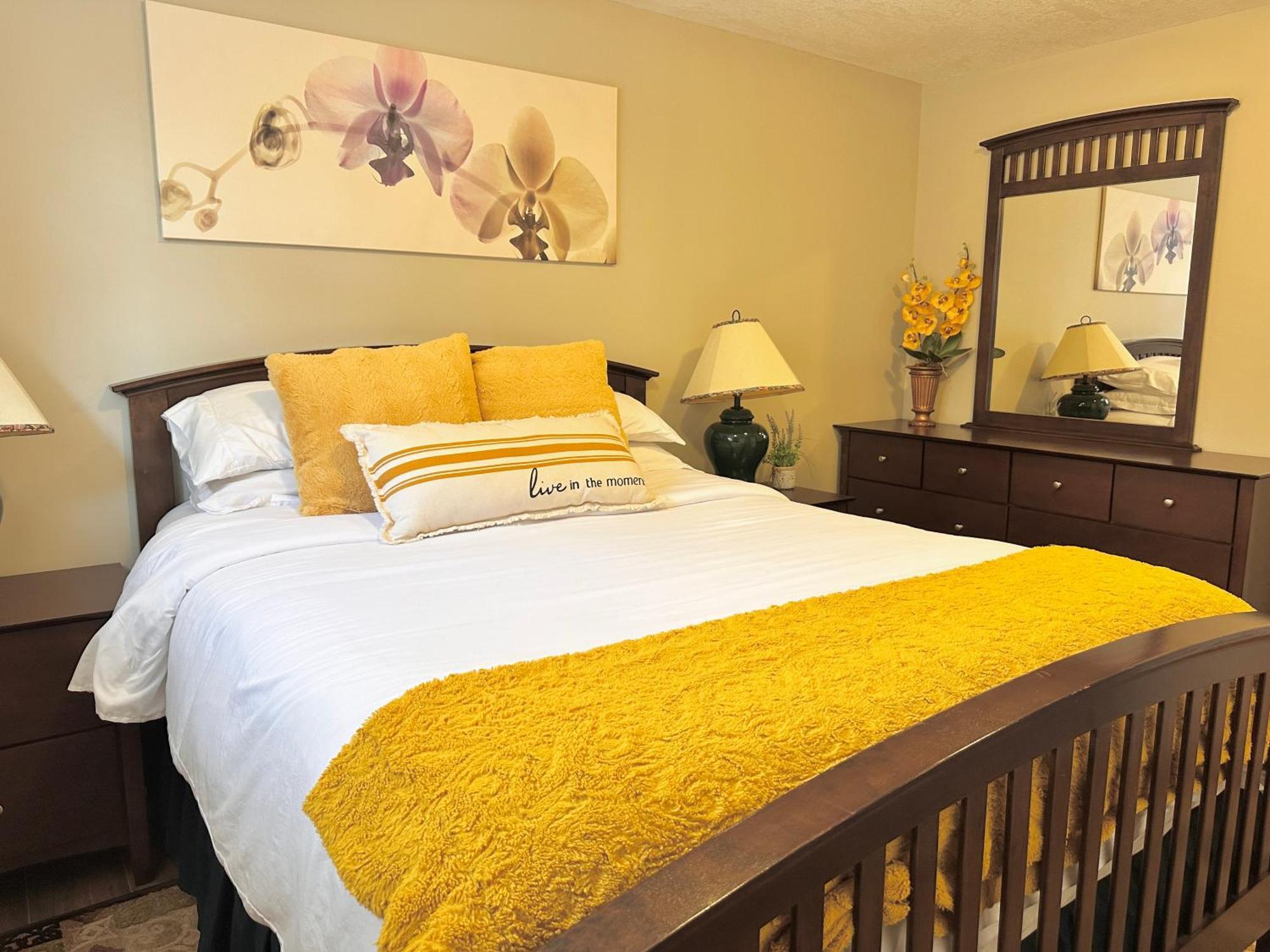 Holiday home Prestigious Stay,2br3bed Suites,near Uofc,hospitals *