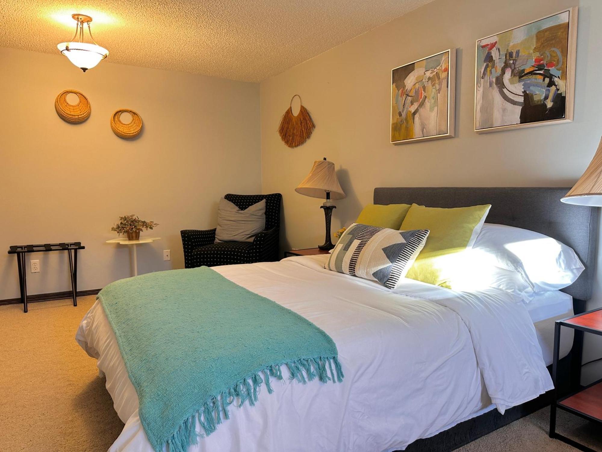 Prestigious Stay,2br3bed Suites,near Uofc,hospitals