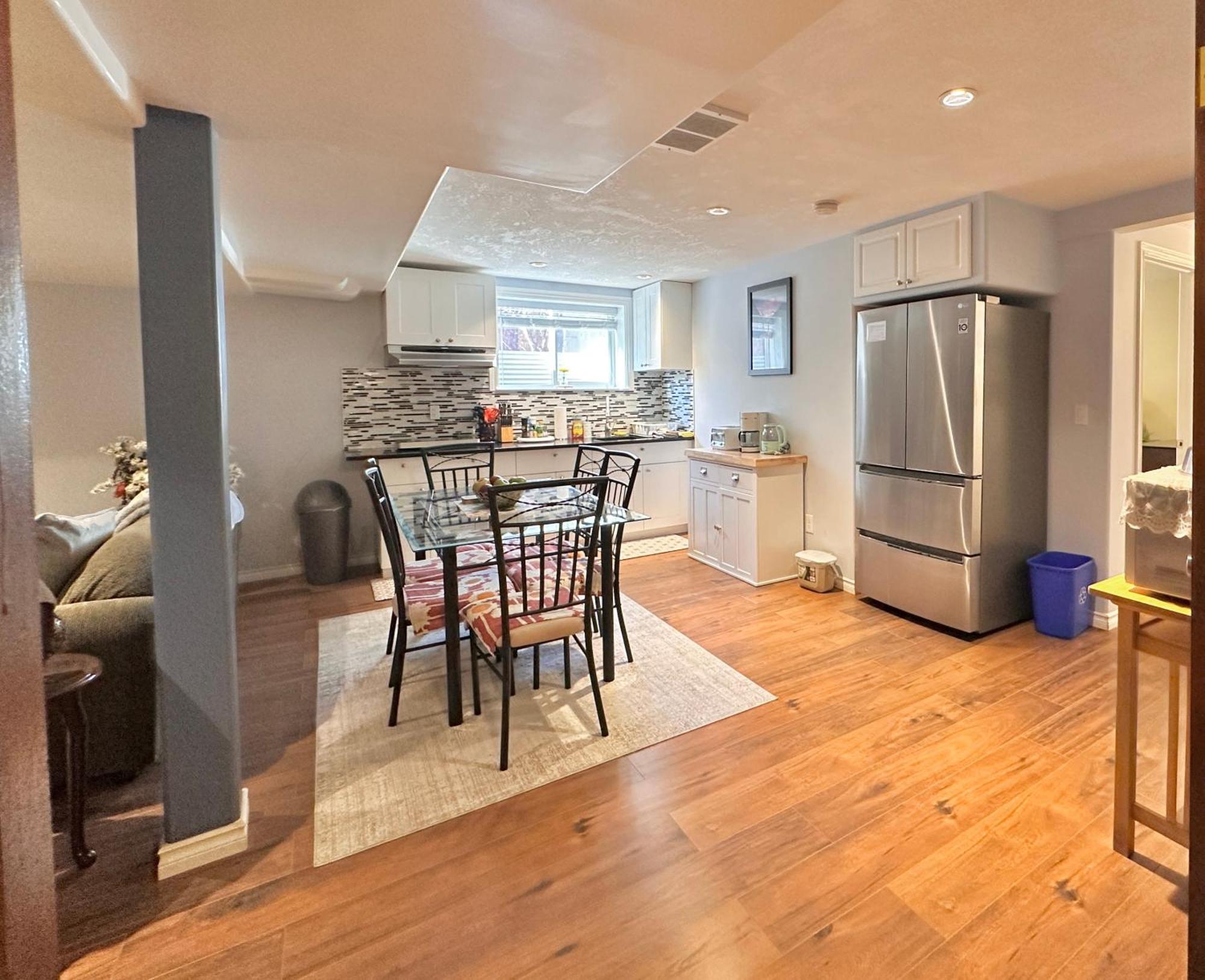 Prestigious Stay,2br3bed Suites,near Uofc,hospitals Holiday home Calgary